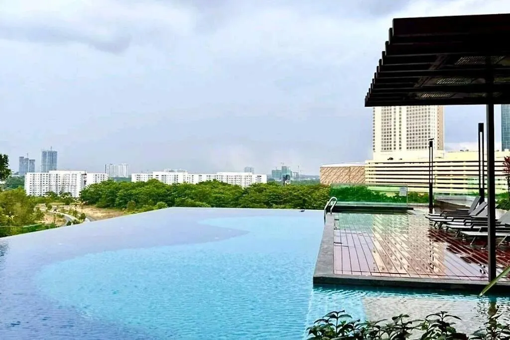 Mid Valley Southkey With Bathtub And Straits View For Family Toodlers 8 To 14Pax Johor Bahru Apartment